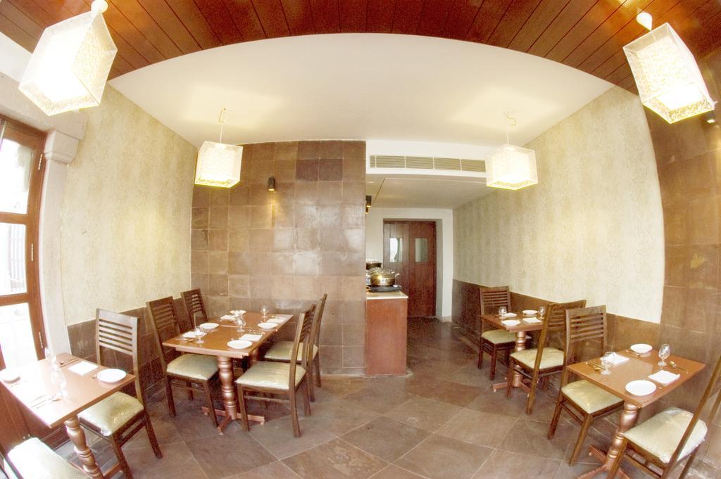 Guleria Kothi At Ganges Hotell Varanasi Exteriör bild