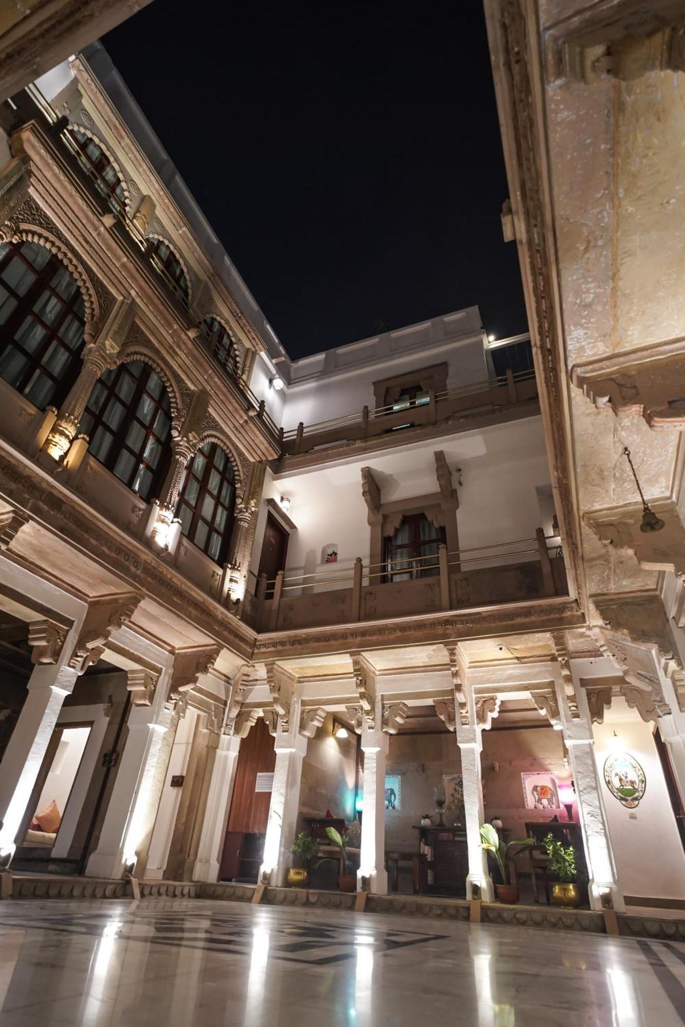 Guleria Kothi At Ganges Hotell Varanasi Exteriör bild