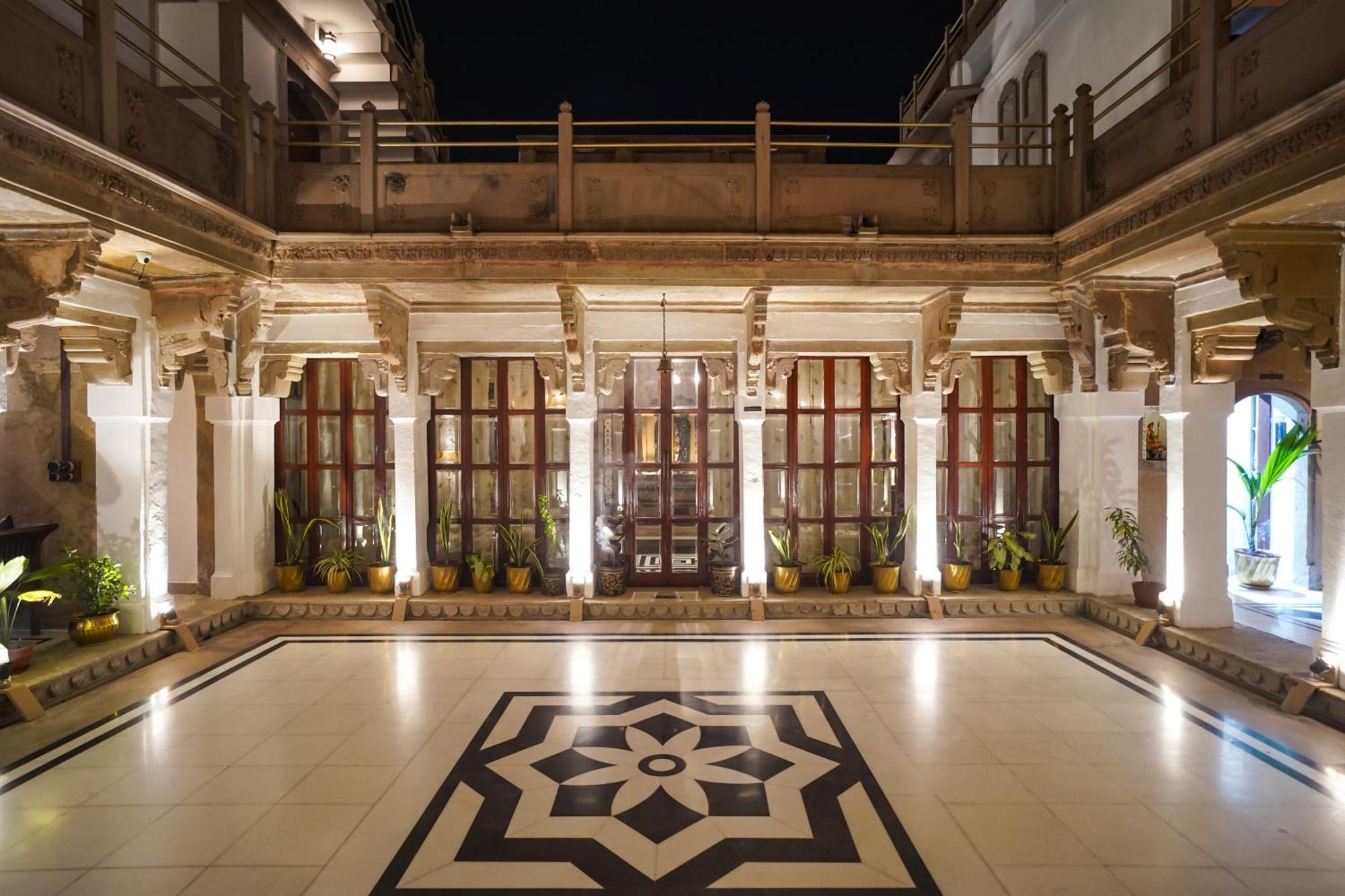 Guleria Kothi At Ganges Hotell Varanasi Exteriör bild