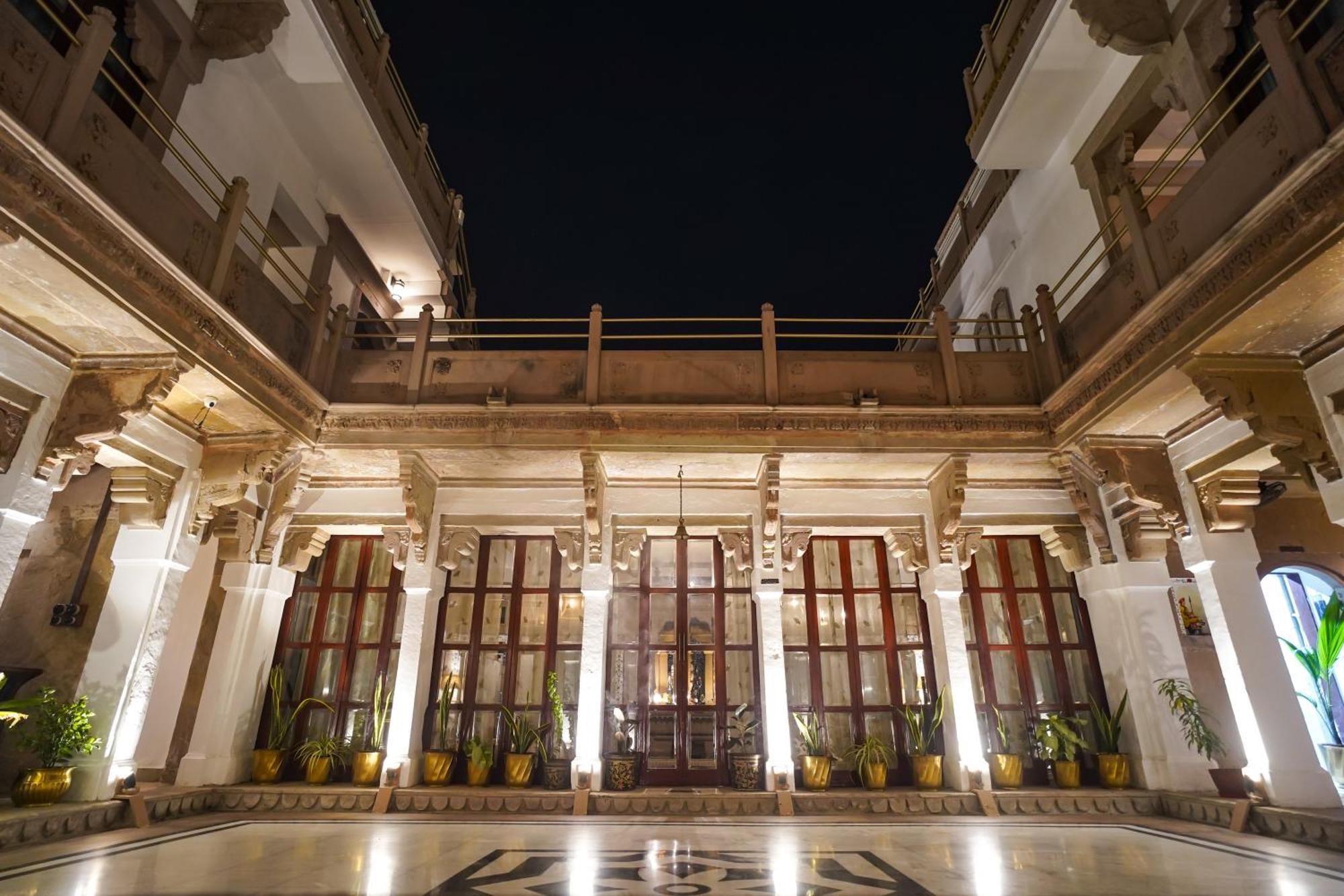 Guleria Kothi At Ganges Hotell Varanasi Exteriör bild