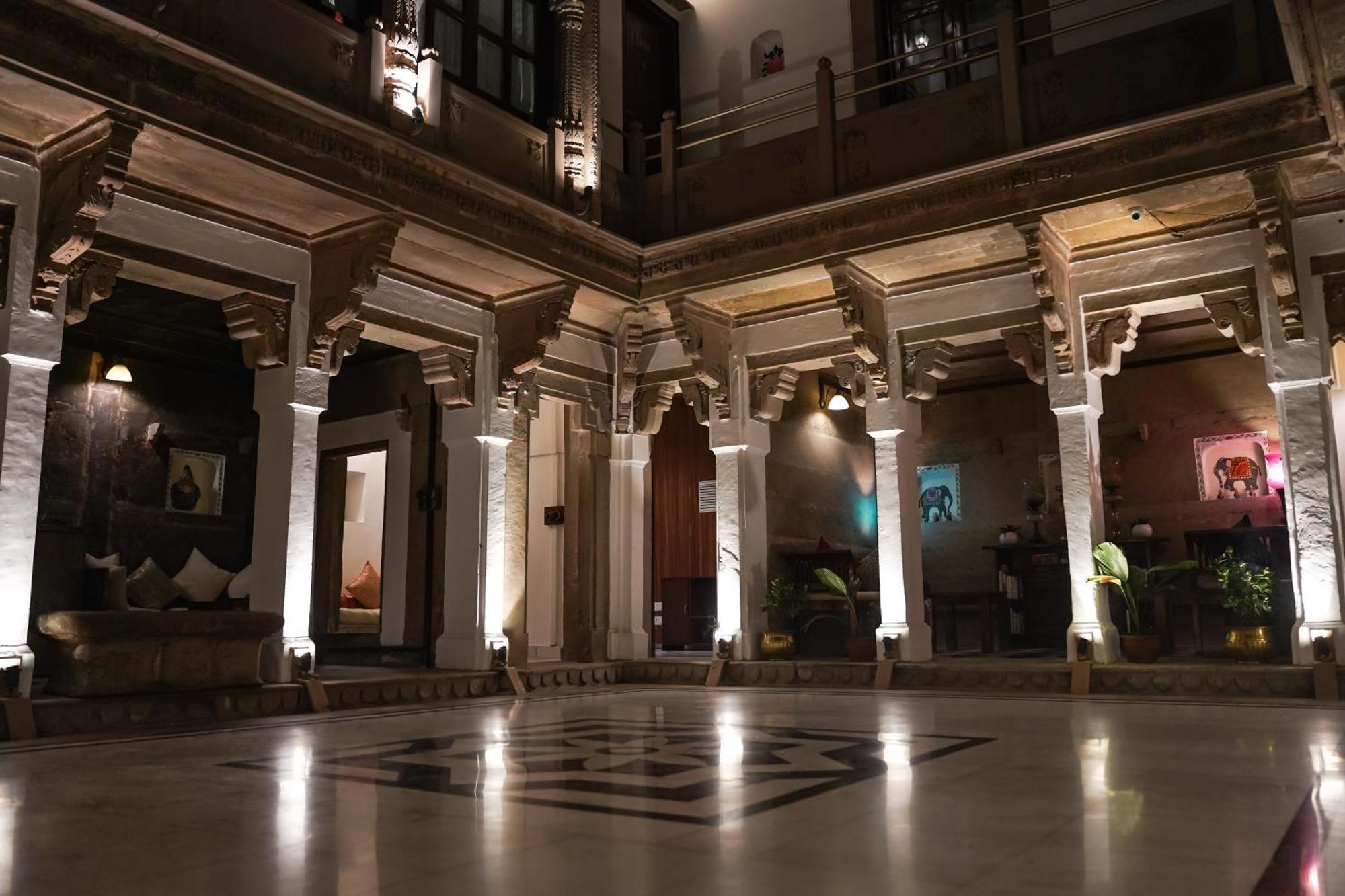 Guleria Kothi At Ganges Hotell Varanasi Exteriör bild