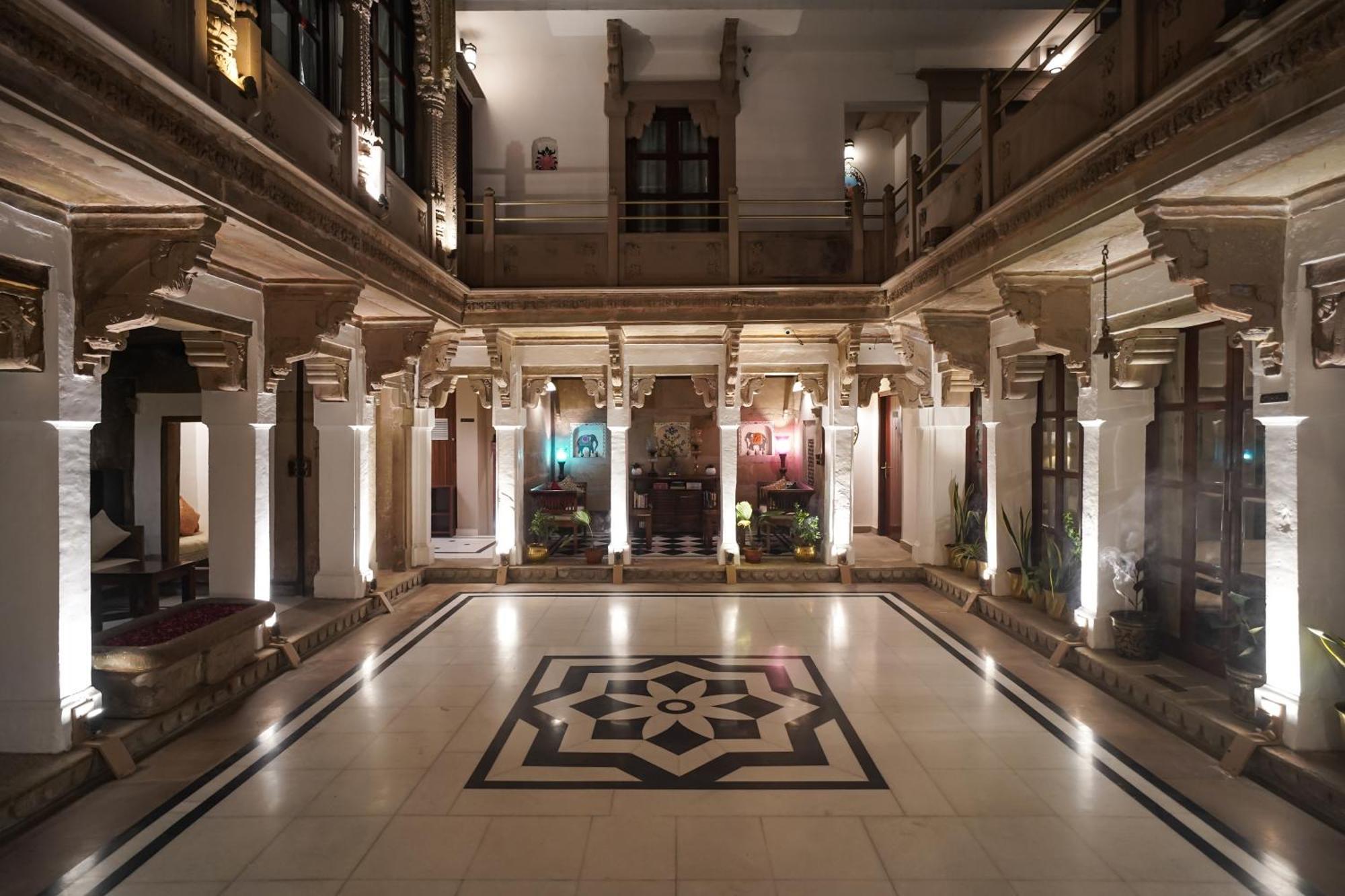 Guleria Kothi At Ganges Hotell Varanasi Exteriör bild