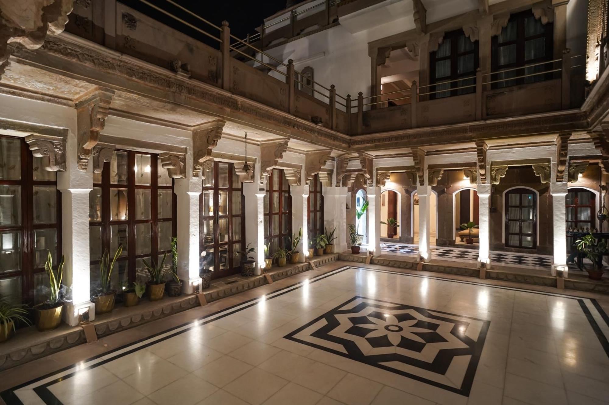 Guleria Kothi At Ganges Hotell Varanasi Exteriör bild