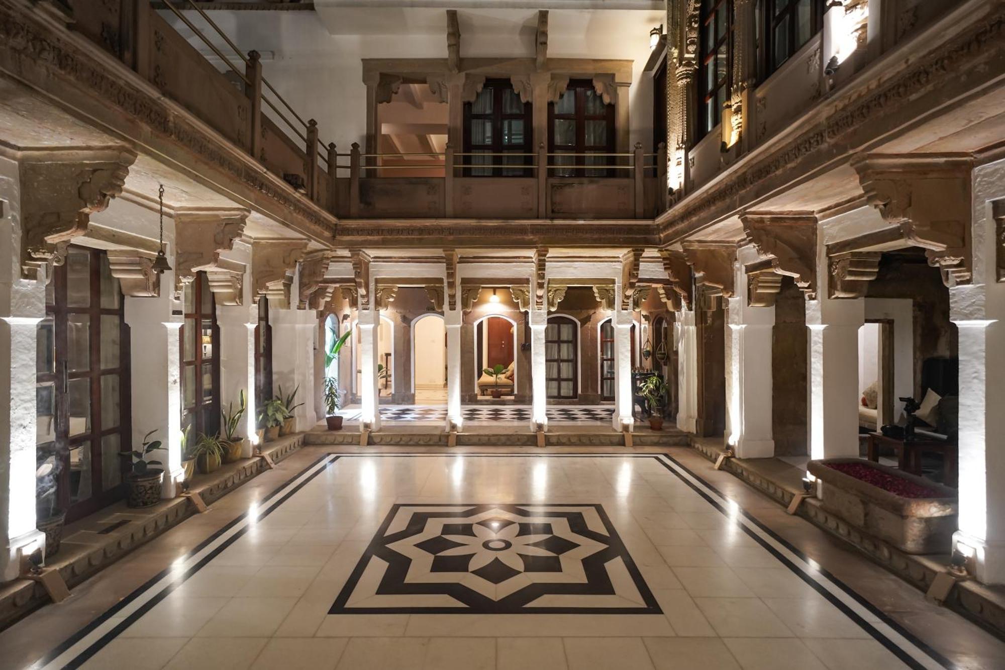 Guleria Kothi At Ganges Hotell Varanasi Exteriör bild