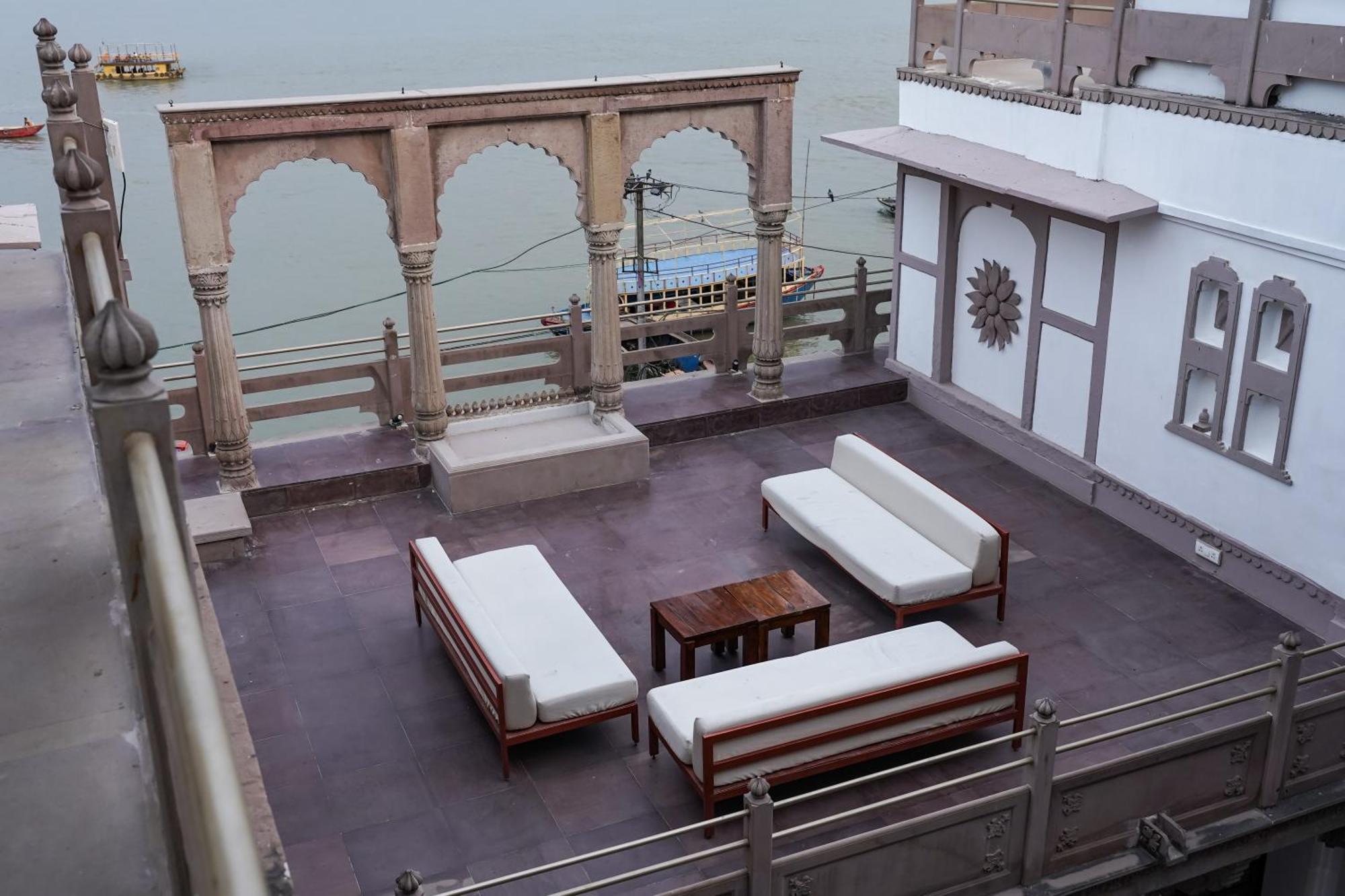 Guleria Kothi At Ganges Hotell Varanasi Exteriör bild