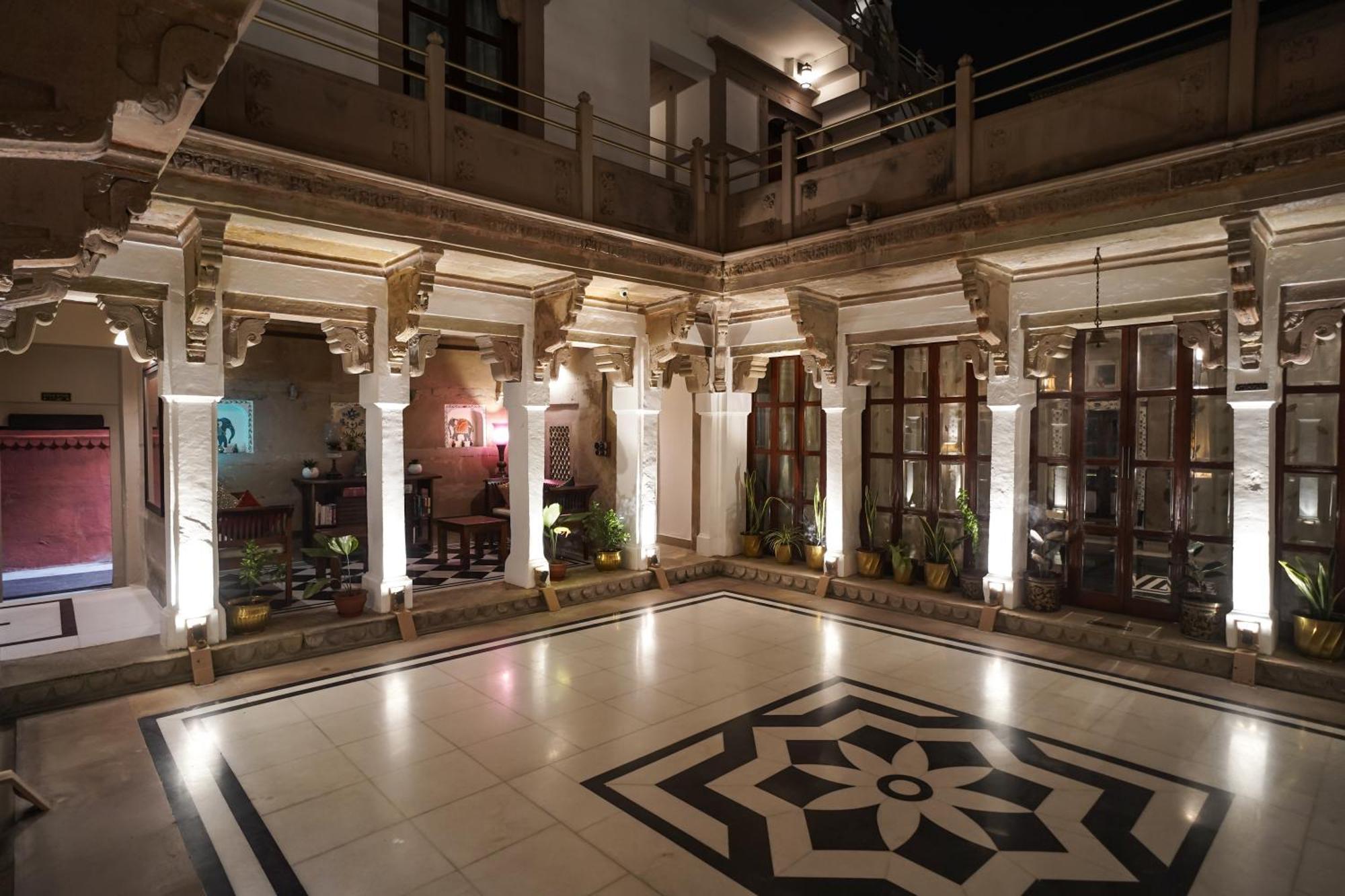 Guleria Kothi At Ganges Hotell Varanasi Exteriör bild