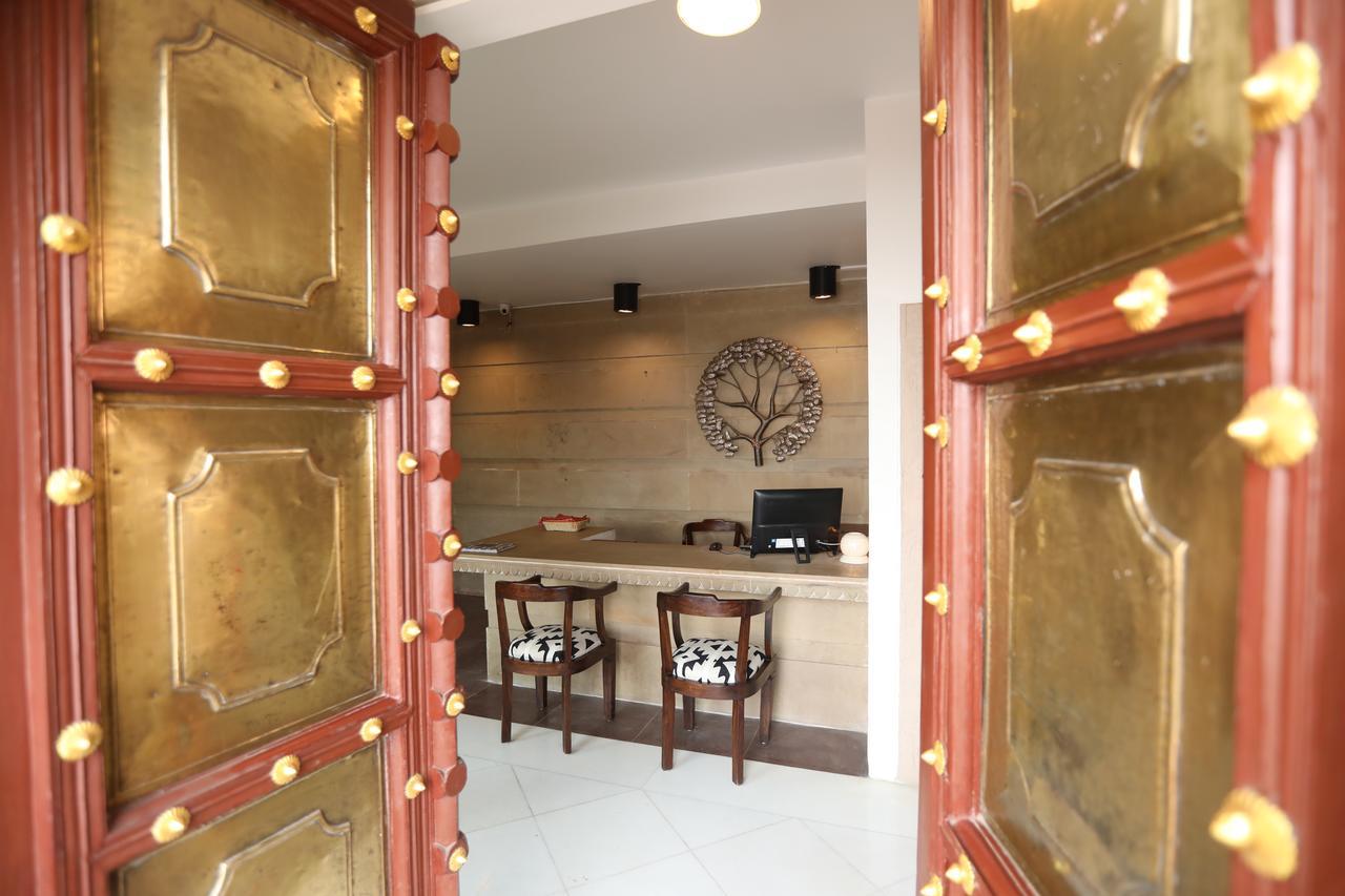 Guleria Kothi At Ganges Hotell Varanasi Exteriör bild